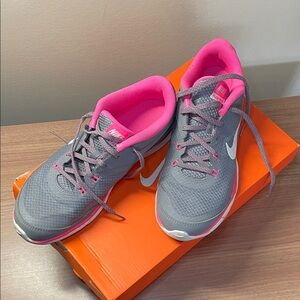 Nike Women's Gray and Pink Athletic Shoes
